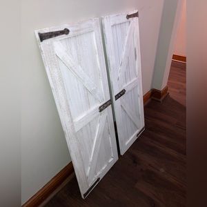 Farmhouse Barn-door Decor!